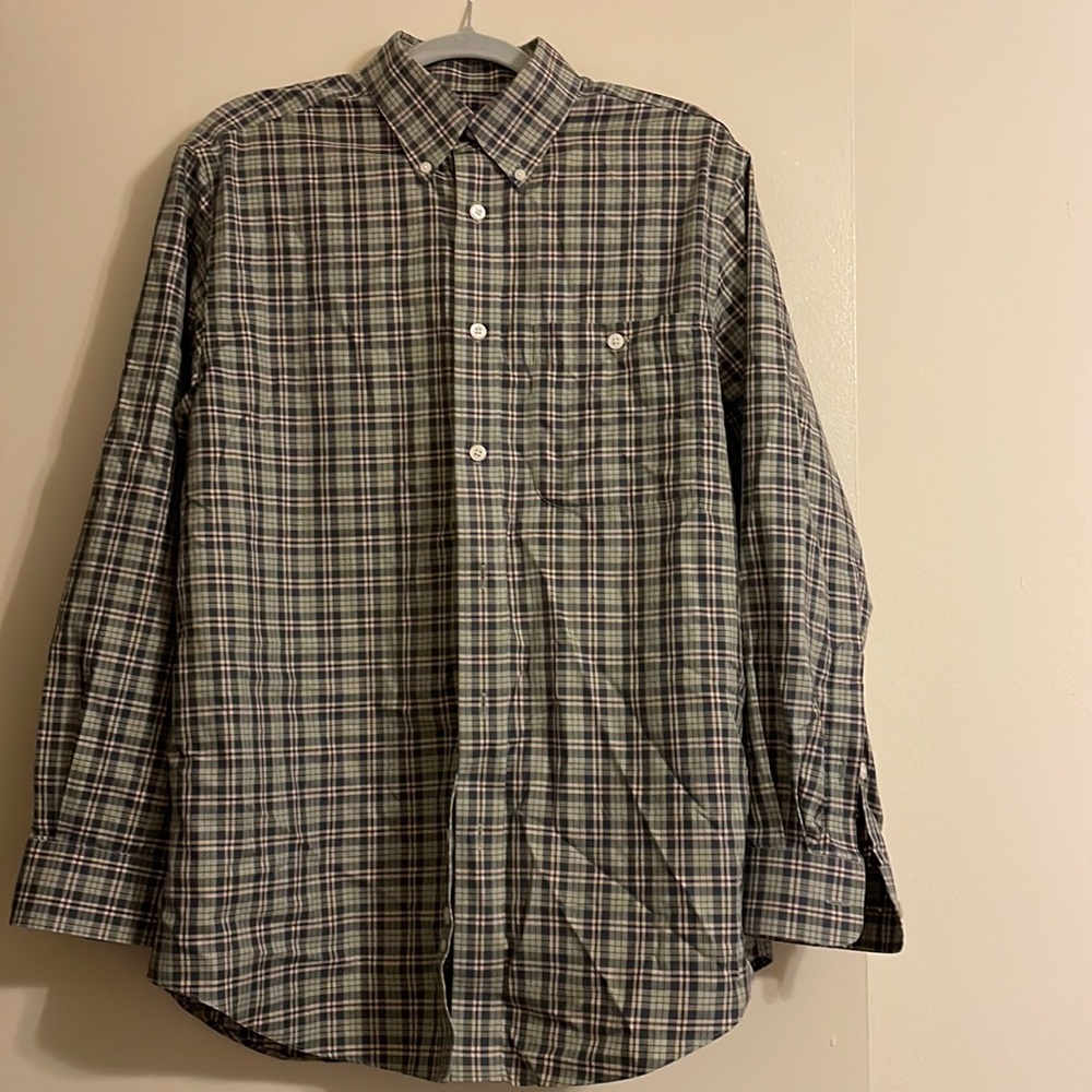 Or is long sleeve button down. Mens size M.
